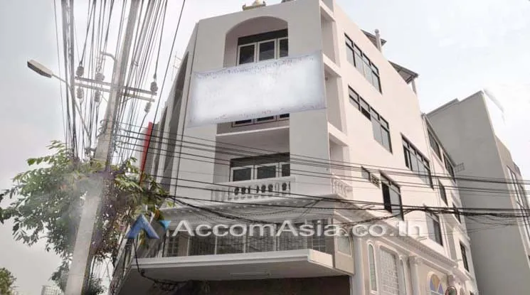 unit Shophouse For Sale in Sukhumvit, Bangkok  near MRT Khlong Toei (AA10136)