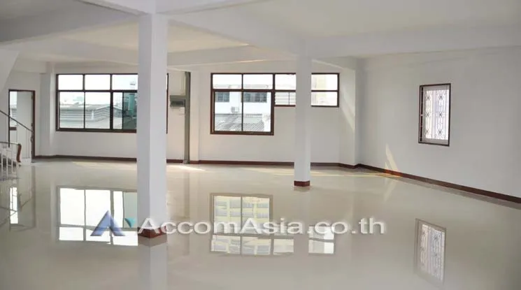 unit Shophouse For Sale in Sukhumvit, Bangkok  near MRT Khlong Toei (AA10136)