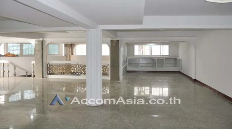 unit Shophouse For Sale in Sukhumvit, Bangkok  near MRT Khlong Toei (AA10136)