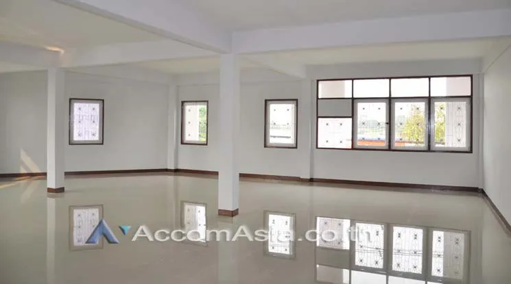 5  Shophouse For Sale in Sukhumvit ,Bangkok MRT Khlong Toei AA10136