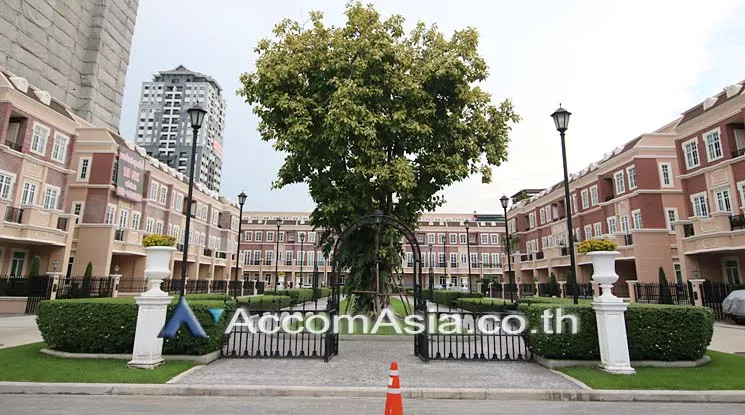 unit 4 Bedrooms  Townhouse For Sale in Sukhumvit, Bangkok  near BTS On Nut (AA10139)