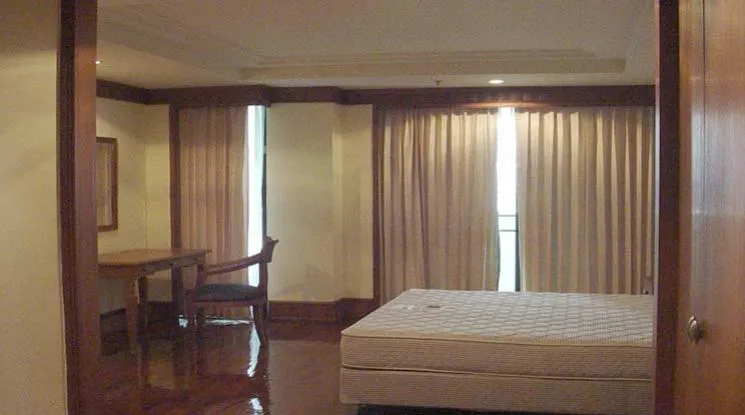unit 3 Bedrooms  Apartment For Rent in Sukhumvit, Bangkok  near BTS Nana (10250)