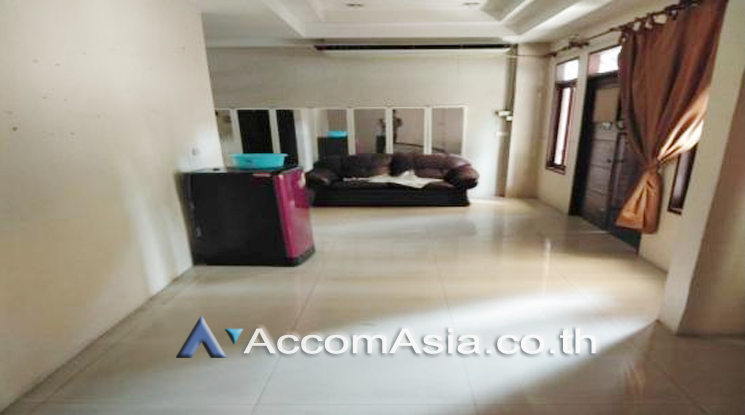  1  20 br House For Rent in Sukhumvit ,Bangkok BTS On Nut AA10211