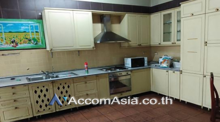  1  20 br House For Rent in Sukhumvit ,Bangkok BTS On Nut AA10211