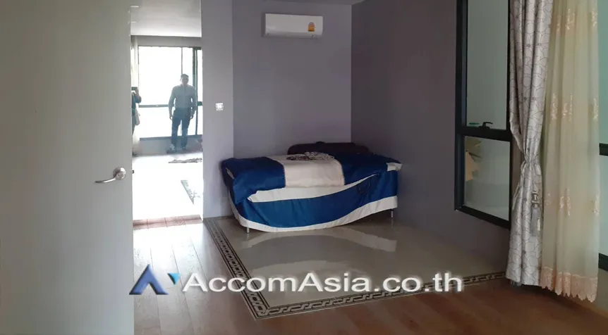 unit Retail / showroom For Rent in Ploenchit, Bangkok  near BTS Chitlom (AA10249)