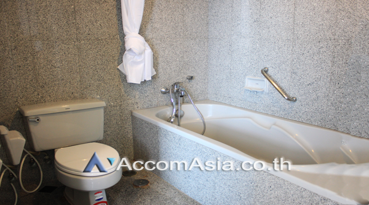 9  3 br Apartment For Rent in Sukhumvit ,Bangkok BTS Ekkamai at High-Rise Living with a Large Balcony Apartment in Ekkamai 10253