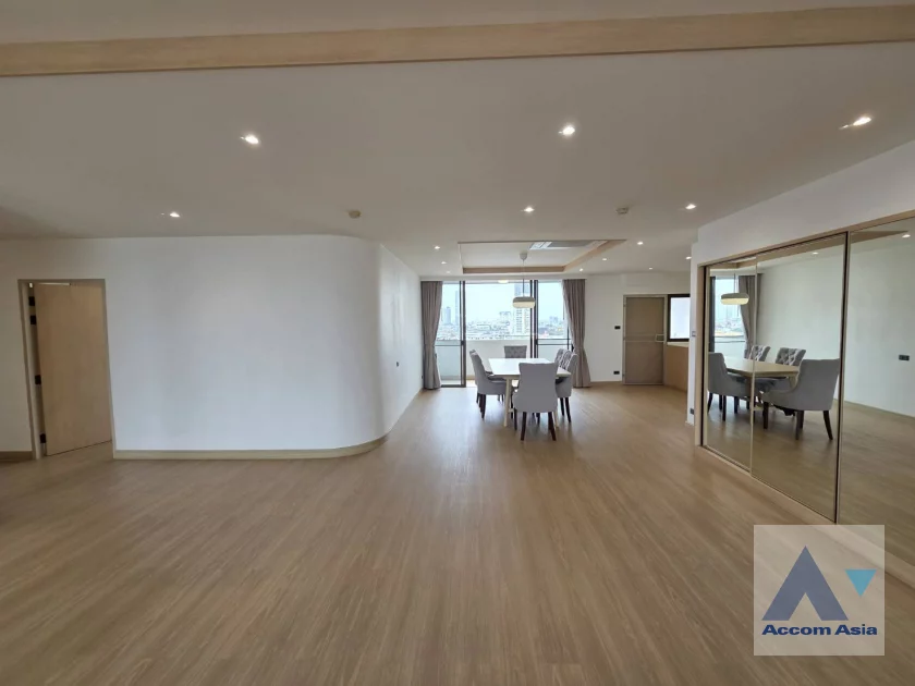  1  3 br Apartment For Rent in Sukhumvit ,Bangkok BTS Thong Lo at Perfect For A Big Family AA10265