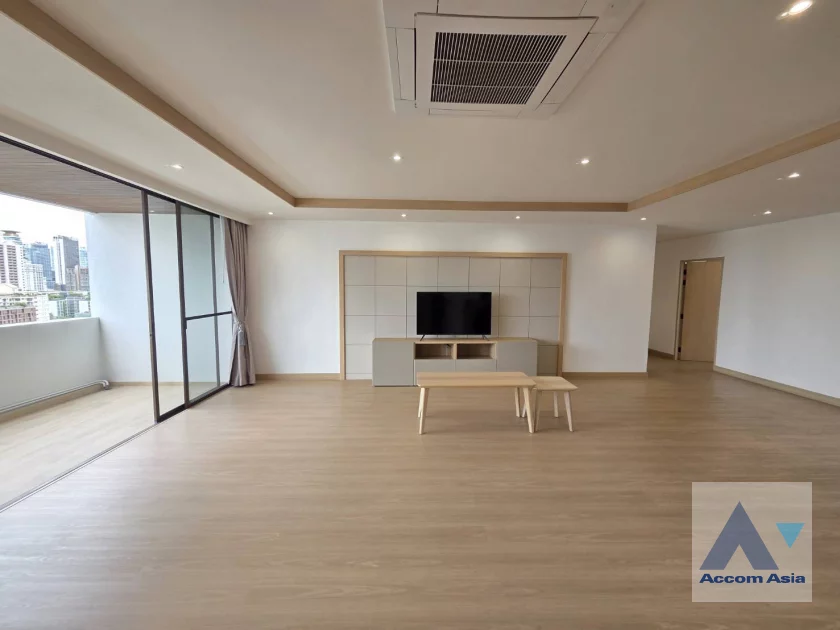  2  3 br Apartment For Rent in Sukhumvit ,Bangkok BTS Thong Lo at Perfect For A Big Family AA10265
