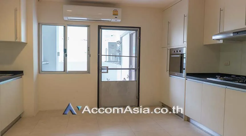 unit 4 Bedrooms  Apartment For Rent in Sukhumvit, Bangkok  near MRT Sukhumvit - BTS Asok (AA10416)