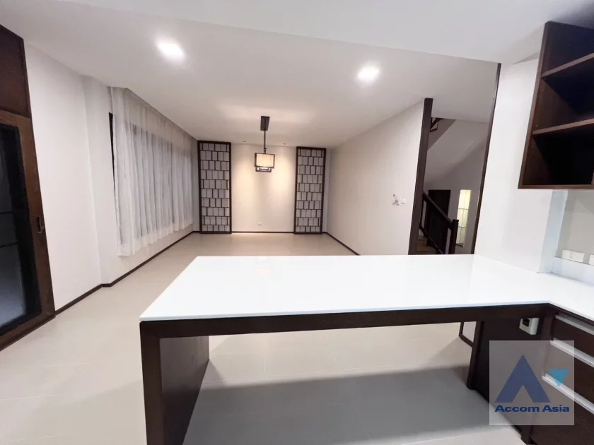 6  5 br House for rent and sale in Sukhumvit ,Bangkok BTS Thong Lo at Perfect For Family AA10435