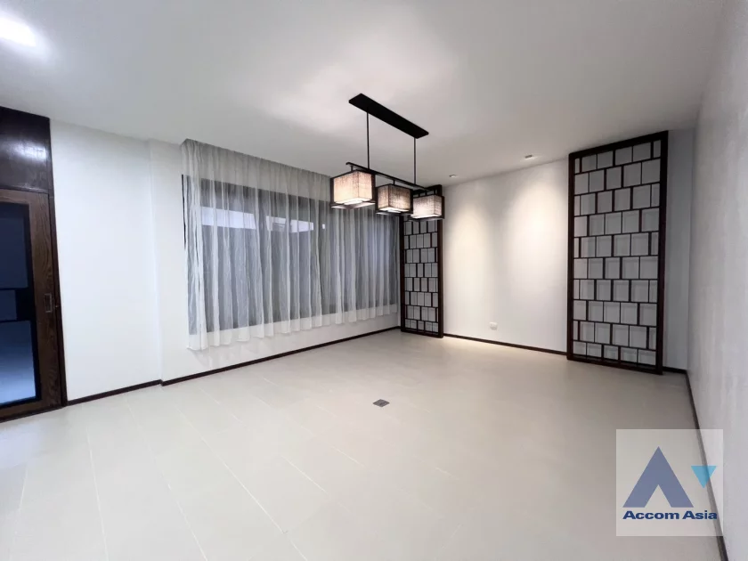 unitPet friendly |  5 Bedrooms  House For Rent & Sale in Sukhumvit, Bangkok  near BTS Thong Lo (AA10435)