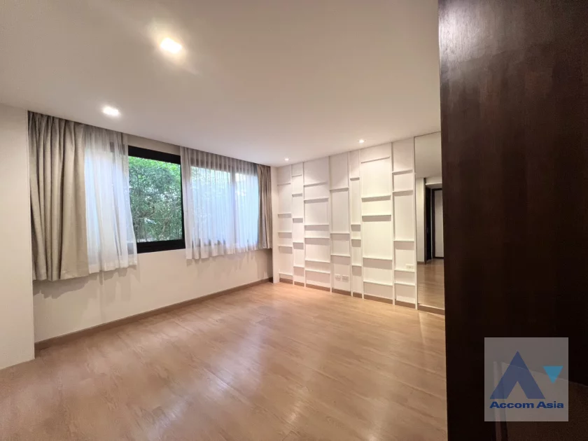 unitPet friendly |  5 Bedrooms  House For Rent & Sale in Sukhumvit, Bangkok  near BTS Thong Lo (AA10435)