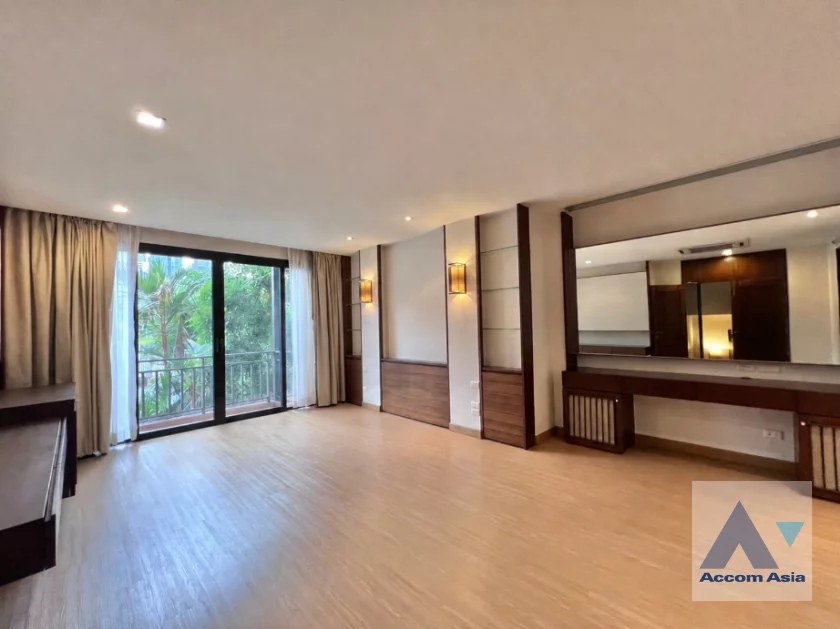 unitPet friendly |  5 Bedrooms  House For Rent & Sale in Sukhumvit, Bangkok  near BTS Thong Lo (AA10435)