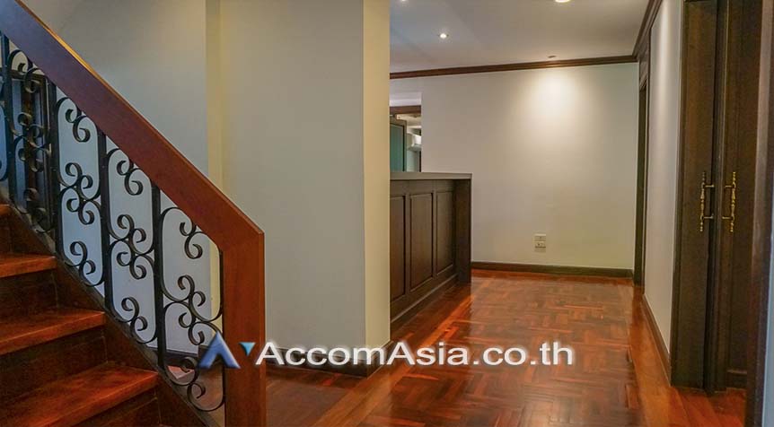 20  4 br House for rent and sale in Pattanakarn ,Bangkok BTS On Nut at Panya Pattanakarn Village AA10448