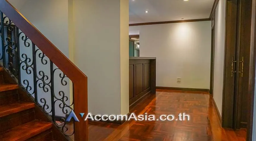 20  4 br House for rent and sale in Pattanakarn ,Bangkok BTS On Nut at Panya Pattanakarn Village AA10448