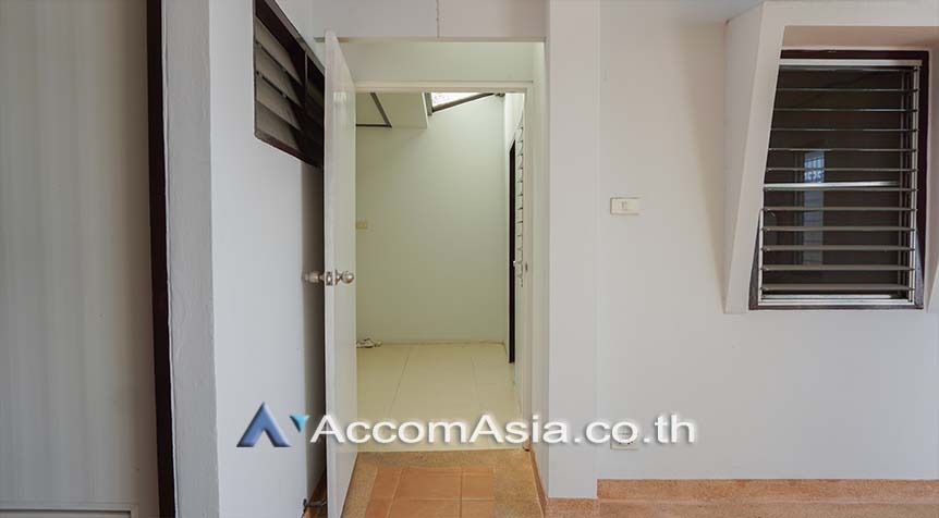 23  4 br House for rent and sale in Pattanakarn ,Bangkok BTS On Nut at Panya Pattanakarn Village AA10448
