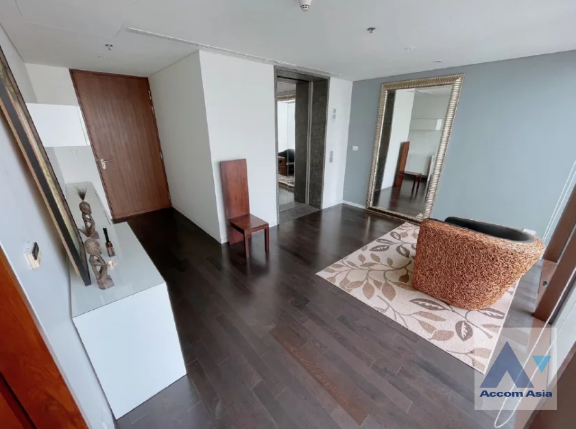 5  2 br Condominium For Rent in Ploenchit ,Bangkok BTS Ratchadamri at Hansar Residence AA10452