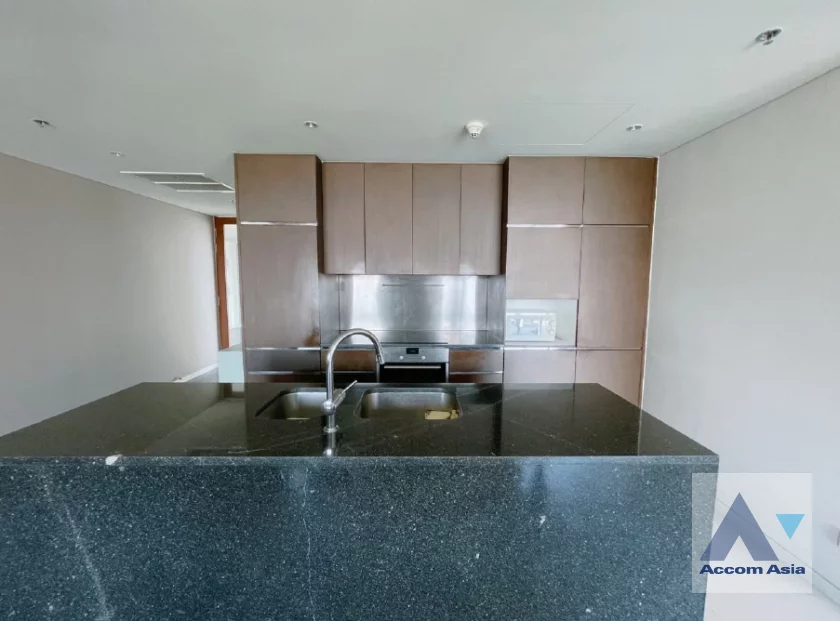 6  2 br Condominium For Rent in Ploenchit ,Bangkok BTS Ratchadamri at Hansar Residence AA10452