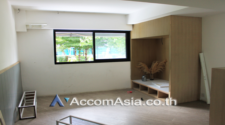 4  Retail / Showroom For Rent in Sukhumvit ,Bangkok MRT Phetchaburi - BTS Phrom Phong at Taka Town AA10642