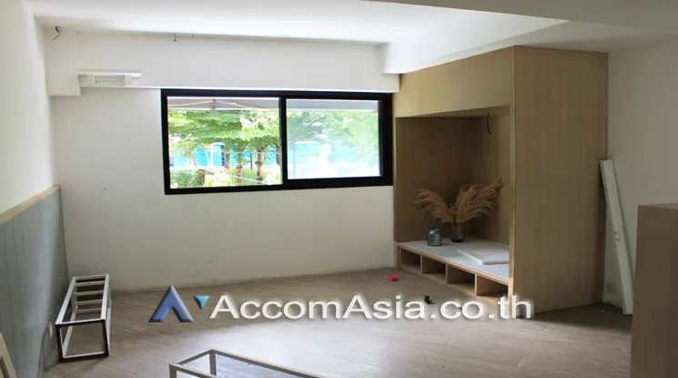 unit Retail / showroom For Rent in Sukhumvit, Bangkok  near MRT Phetchaburi - BTS Phrom Phong (AA10642)