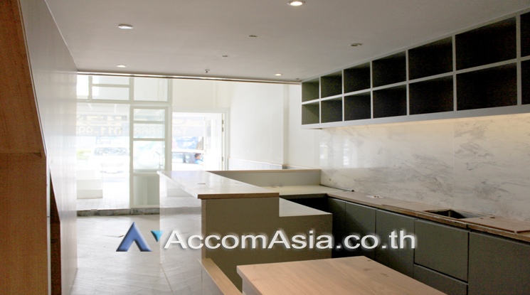5  Retail / Showroom For Rent in Sukhumvit ,Bangkok MRT Phetchaburi - BTS Phrom Phong at Taka Town AA10642