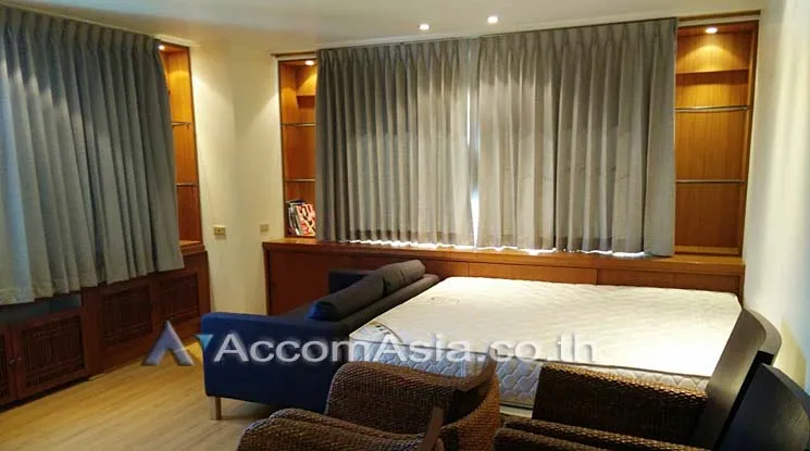 unit 2 Bedrooms  Apartment For Rent in Phaholyothin, Bangkok  near BTS Ari (AA10656)