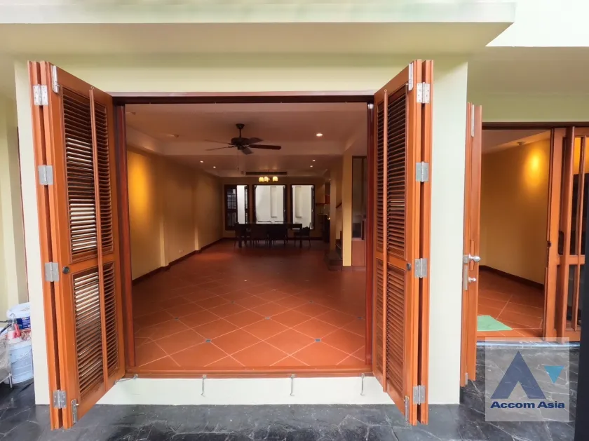 4  2 br House For Rent in Phaholyothin ,Bangkok BTS Ari AA10663