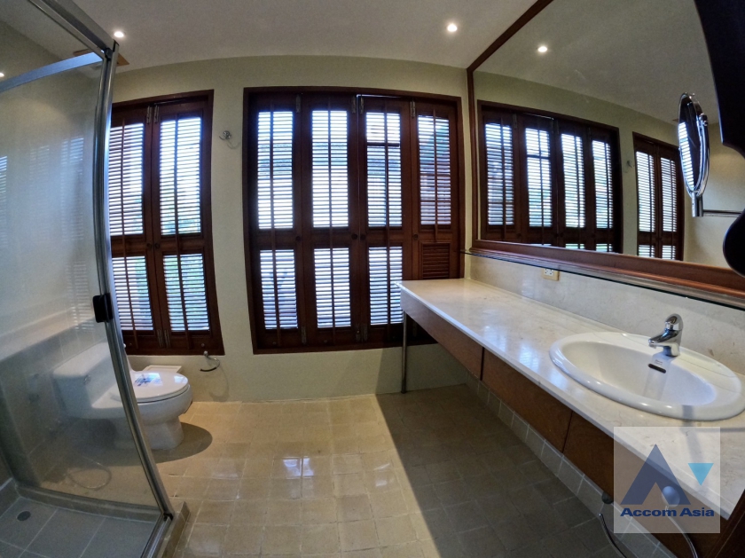 11  2 br House For Rent in Phaholyothin ,Bangkok BTS Ari AA10663