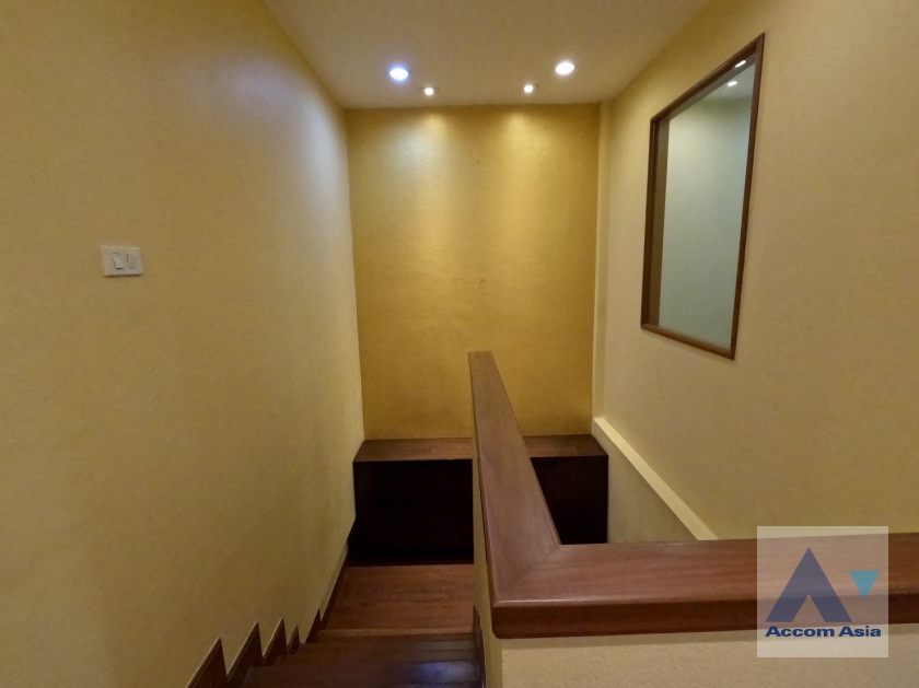 7  2 br House For Rent in Phaholyothin ,Bangkok BTS Ari AA10663