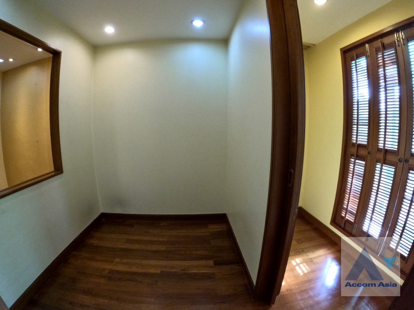 9  2 br House For Rent in Phaholyothin ,Bangkok BTS Ari AA10663