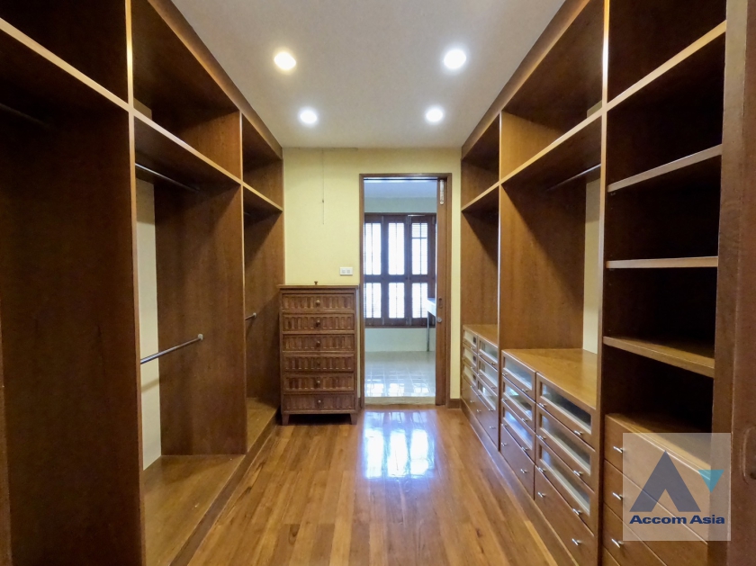 8  2 br House For Rent in Phaholyothin ,Bangkok BTS Ari AA10663