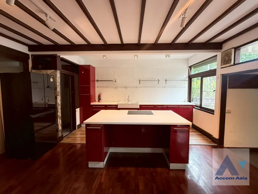 5  2 br House for rent and sale in Sukhumvit ,Bangkok BTS Phrom Phong AA10673