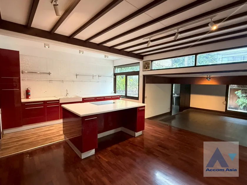 4  2 br House for rent and sale in Sukhumvit ,Bangkok BTS Phrom Phong AA10673