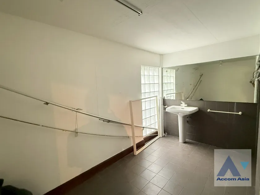 20  2 br House for rent and sale in Sukhumvit ,Bangkok BTS Phrom Phong AA10673