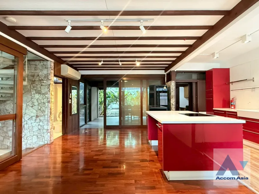  2  2 br House for rent and sale in Sukhumvit ,Bangkok BTS Phrom Phong AA10673