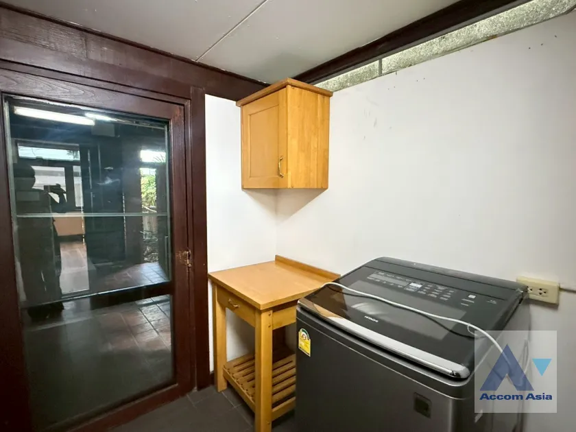 22  2 br House for rent and sale in Sukhumvit ,Bangkok BTS Phrom Phong AA10673