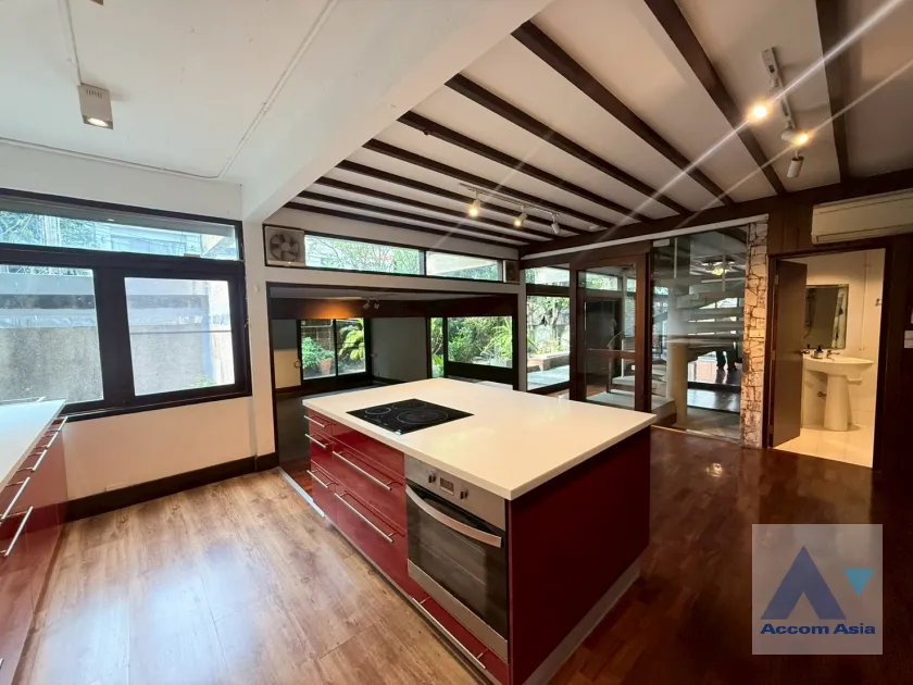  1  2 br House for rent and sale in Sukhumvit ,Bangkok BTS Phrom Phong AA10673