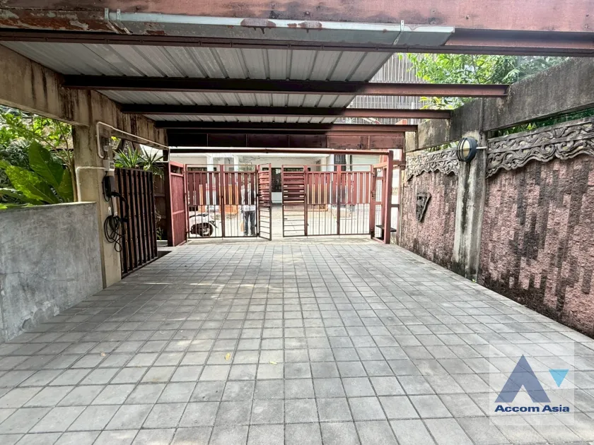 29  2 br House for rent and sale in Sukhumvit ,Bangkok BTS Phrom Phong AA10673