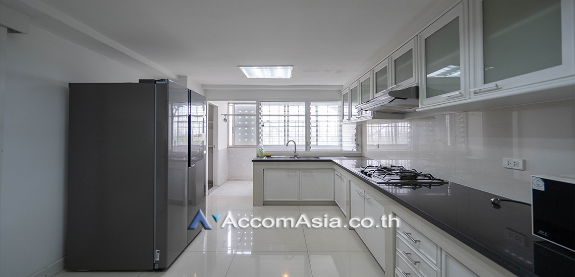 4  3 br Apartment For Rent in Sukhumvit ,Bangkok BTS Asok at Family Apartment with Lake View AA10679