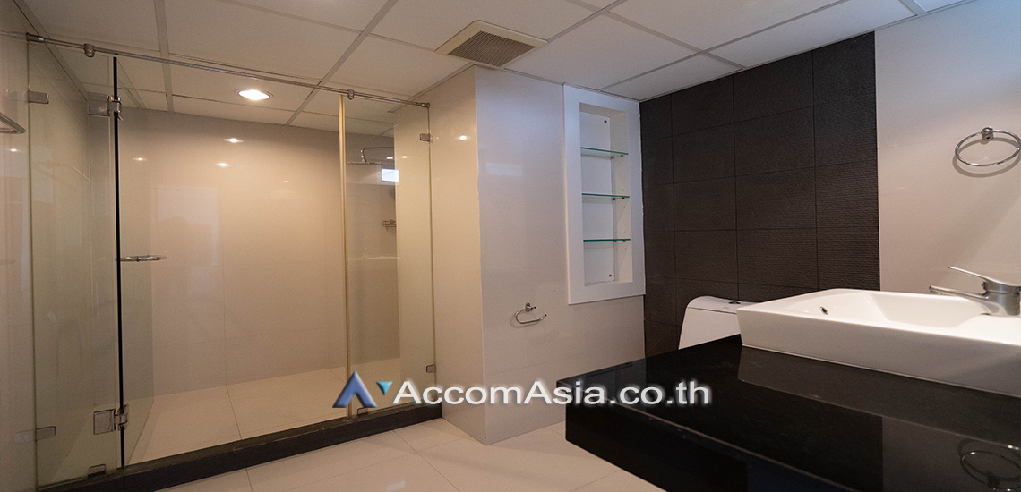 10  3 br Apartment For Rent in Sukhumvit ,Bangkok BTS Asok at Family Apartment with Lake View AA10679