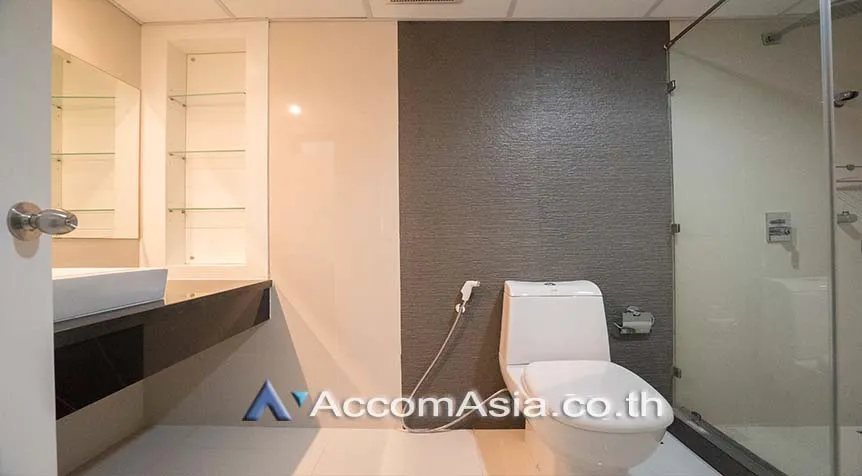 11  3 br Apartment For Rent in Sukhumvit ,Bangkok BTS Asok at Family Apartment with Lake View AA10680