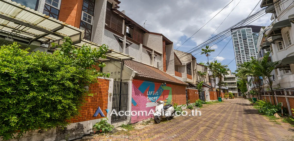 unitHome Office |  3 Bedrooms  House For Rent & Sale in Ploenchit, Bangkok  near BTS Chitlom (110189)