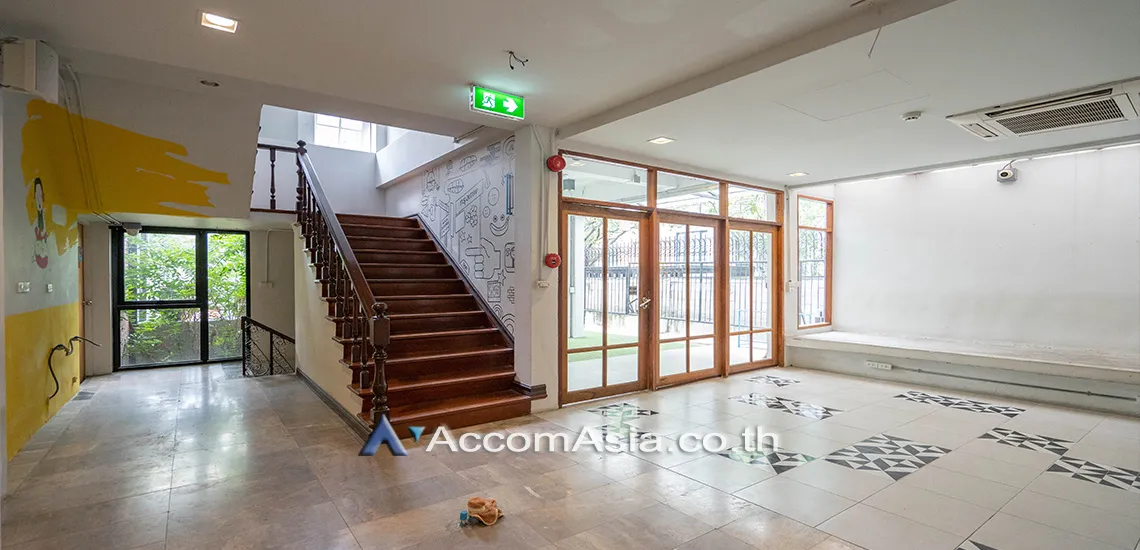 unitHome Office |  3 Bedrooms  House For Rent & Sale in Ploenchit, Bangkok  near BTS Chitlom (110189)