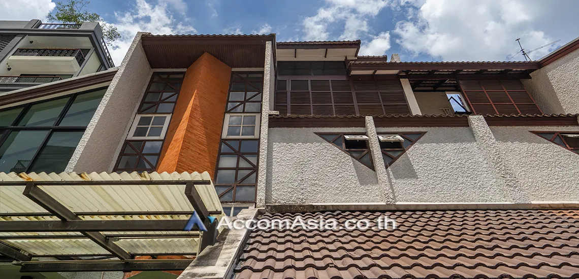 unitHome Office |  3 Bedrooms  House For Rent & Sale in Ploenchit, Bangkok  near BTS Chitlom (110189)