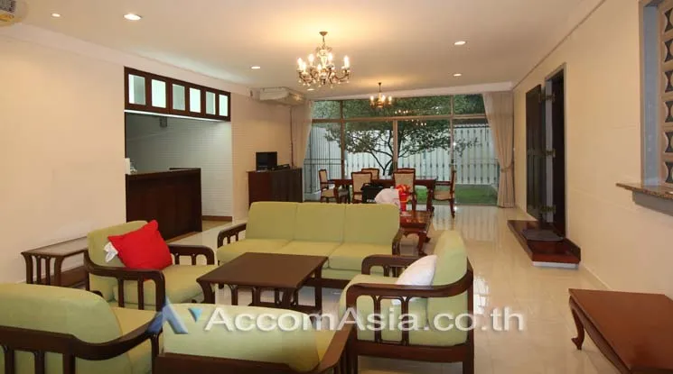 unitHome Office, Pet friendly |  2 Bedrooms  House For Rent in Phaholyothin, Bangkok  near BTS Saphan-Kwai (AA10834)