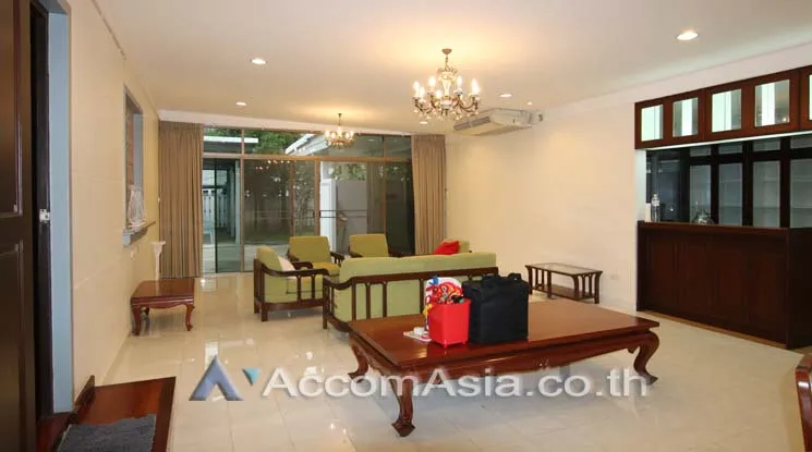 unitHome Office, Pet friendly |  2 Bedrooms  House For Rent in Phaholyothin, Bangkok  near BTS Saphan-Kwai (AA10834)