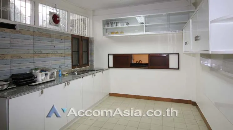 unitHome Office, Pet friendly |  2 Bedrooms  House For Rent in Phaholyothin, Bangkok  near BTS Saphan-Kwai (AA10834)