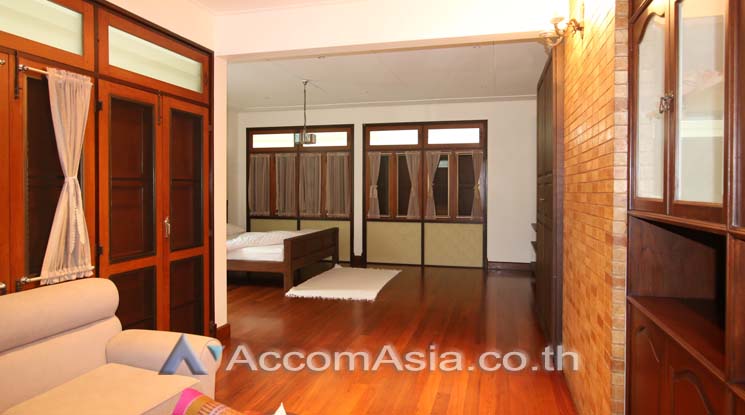 5  2 br House For Rent in Phaholyothin ,Bangkok BTS Saphan-Kwai AA10834