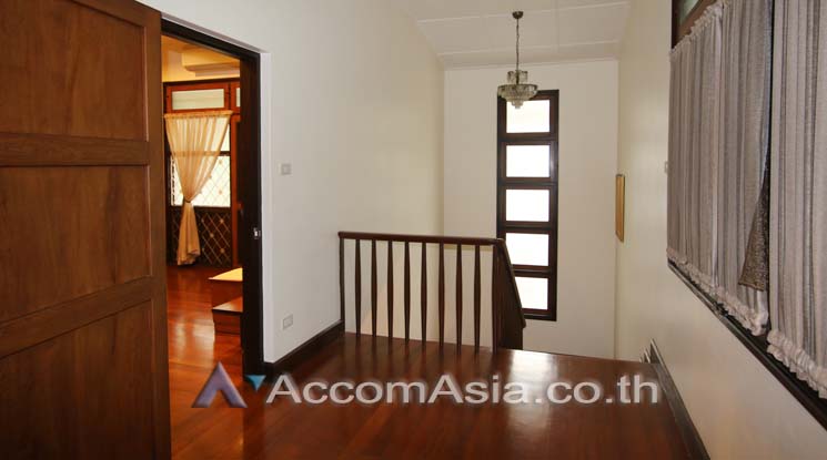 8  2 br House For Rent in Phaholyothin ,Bangkok BTS Saphan-Kwai AA10834