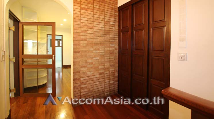 9  2 br House For Rent in Phaholyothin ,Bangkok BTS Saphan-Kwai AA10834